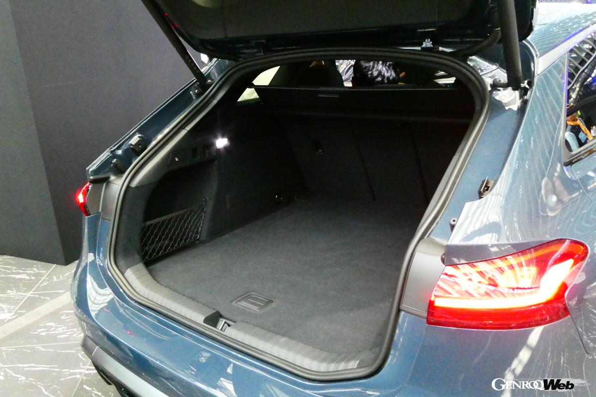 アバントの荷室容量は502〜1422L（スポーツバック＝502〜1330L）で27Lのフランク（フロントトランク）も使える。