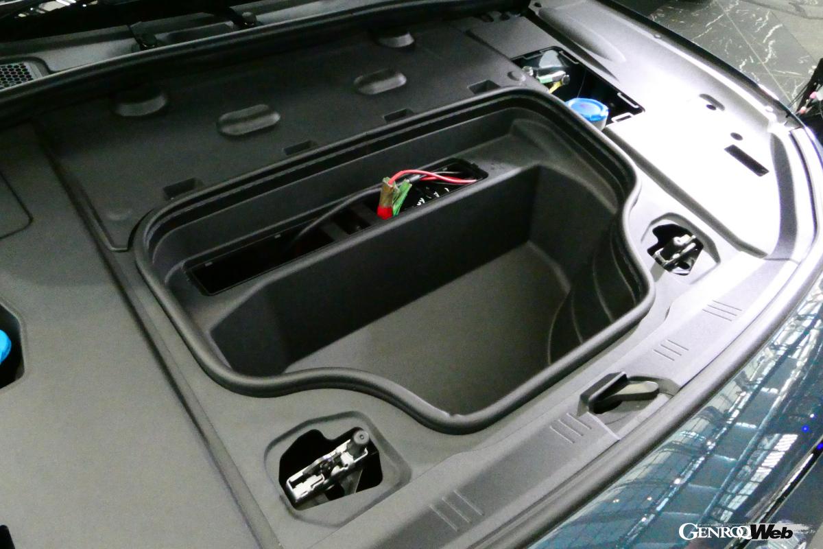 アバントの荷室容量は502〜1422L（スポーツバック＝502〜1330L）で27Lのフランク（フロントトランク）も使える。