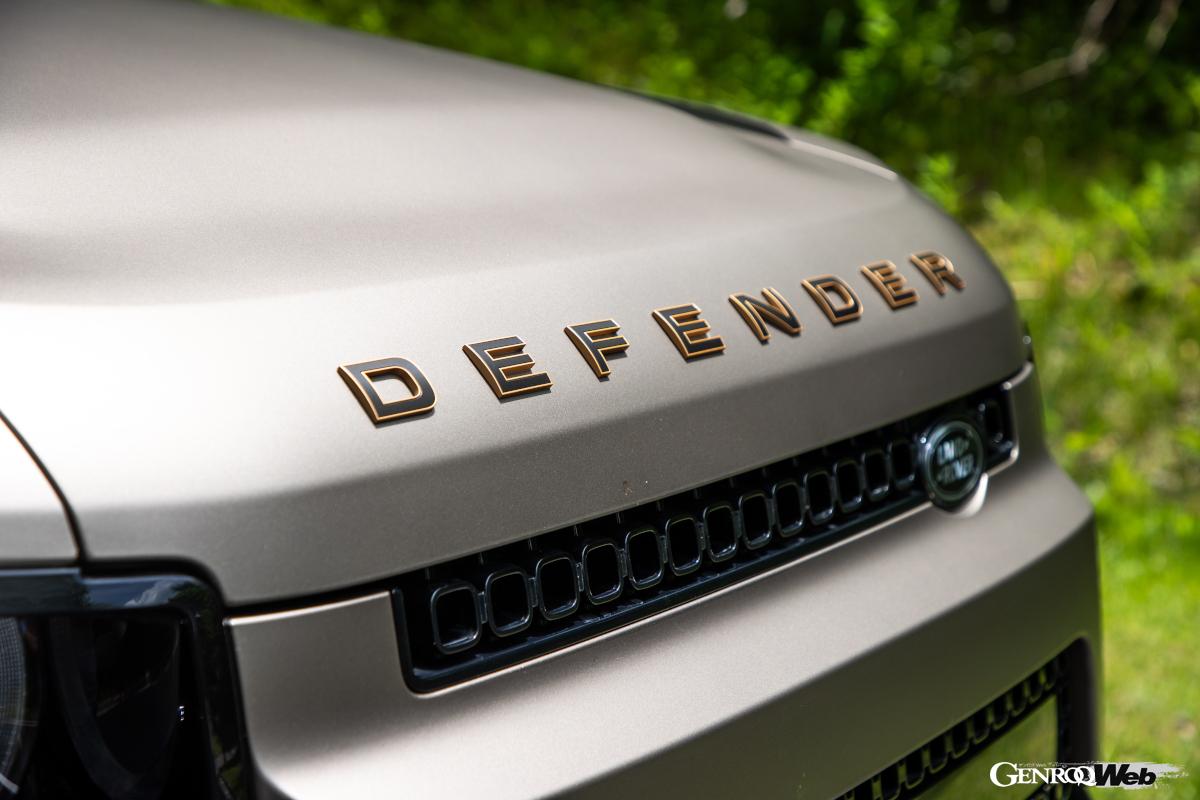 八面体結晶「オクタヘドロン」に由来する車名を持つ「ディフェンダー オクタ」