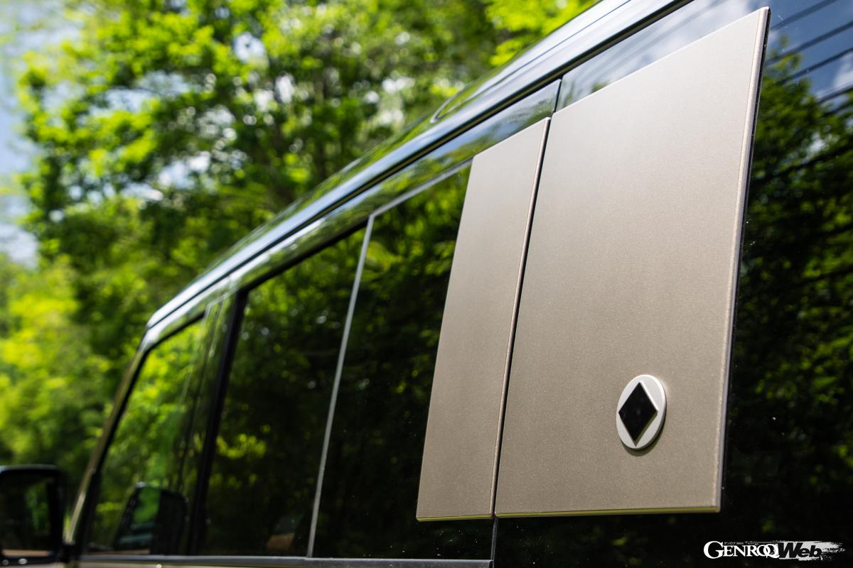 八面体結晶「オクタヘドロン」に由来する車名を持つ「ディフェンダー オクタ」