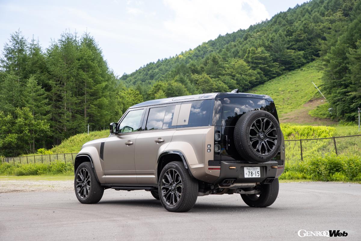 八面体結晶「オクタヘドロン」に由来する車名を持つ「ディフェンダー オクタ」