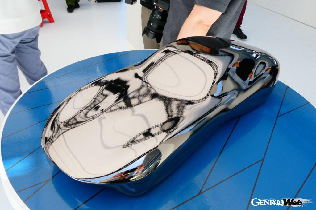 アマルフィのデザインエレメント。カランド氏とともに来日した。