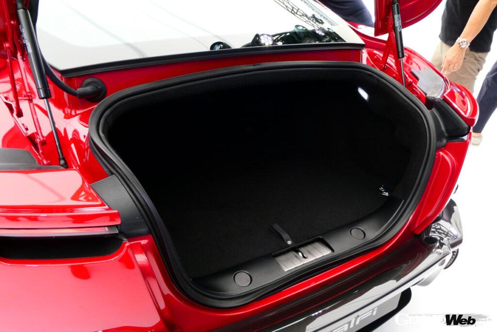 開口部が大きく使い勝手の優れたリヤトランクは健在。