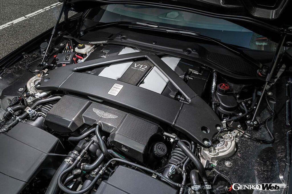 最高出力835PS、最大トルク1000Nmを発生するヴァンキッシュの5.2リッターV型12気筒ターボエンジン。装着タイヤはピレリPゼロとなる。