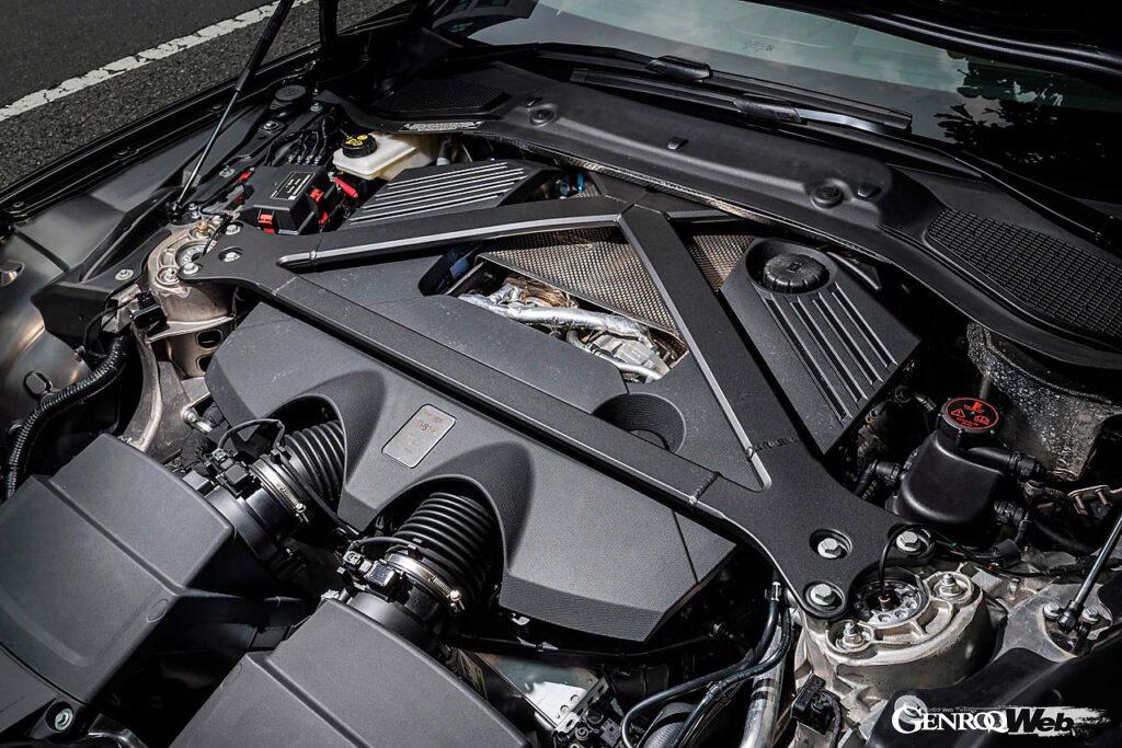 最高出力585PS、最大トルク800Nmを発生する4.0リッターV8ツインターボエンジンを積む。DB12の装着タイヤはミシュラン・パイロットスポーツ5Sとなる。