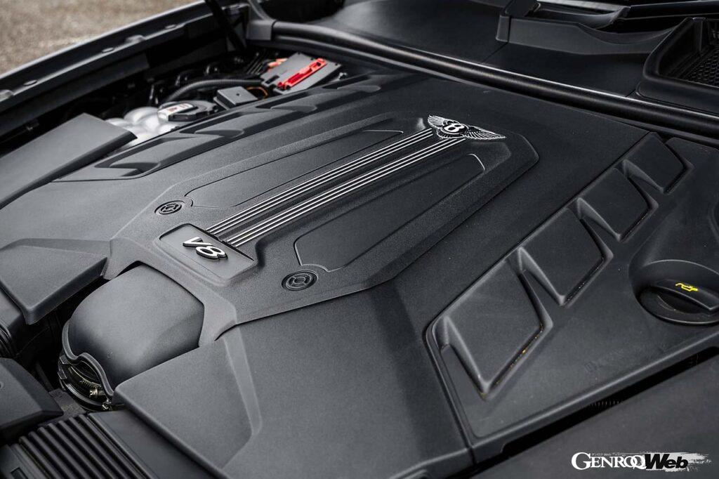 ベンテイガには3.0リッターV6ハイブリッドと4.0リッターV8ツインターボという2種類のパワートレインが用意される。今回の試乗車は後者で、最高出力550PS、最大トルク770Nmを発揮する。