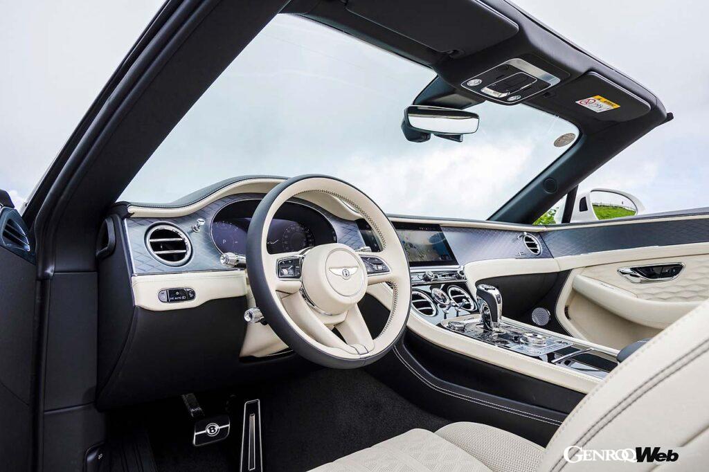 GTCのインテリア。デコレーションパネルは25種類以上からセレクトすることが可能。写真のダイヤモンド・ブラッシュド・アルミニウムなど、ウッド以外の選択肢も豊富に用意される。