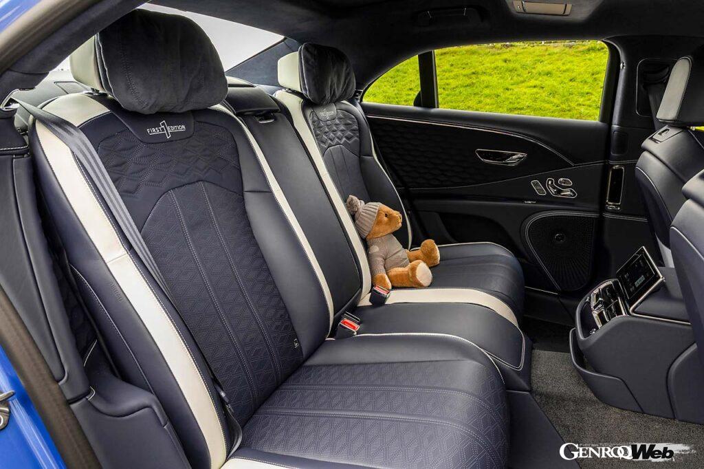前席にだけ用意されていた、自動的にシートの温度調整と体圧調整を行うオプションの「ウェルネスシート」は、新型になって後席にも対応。高級感のある装いがかわいいベントレー・テディベアは、正規ディーラーで購入できる。