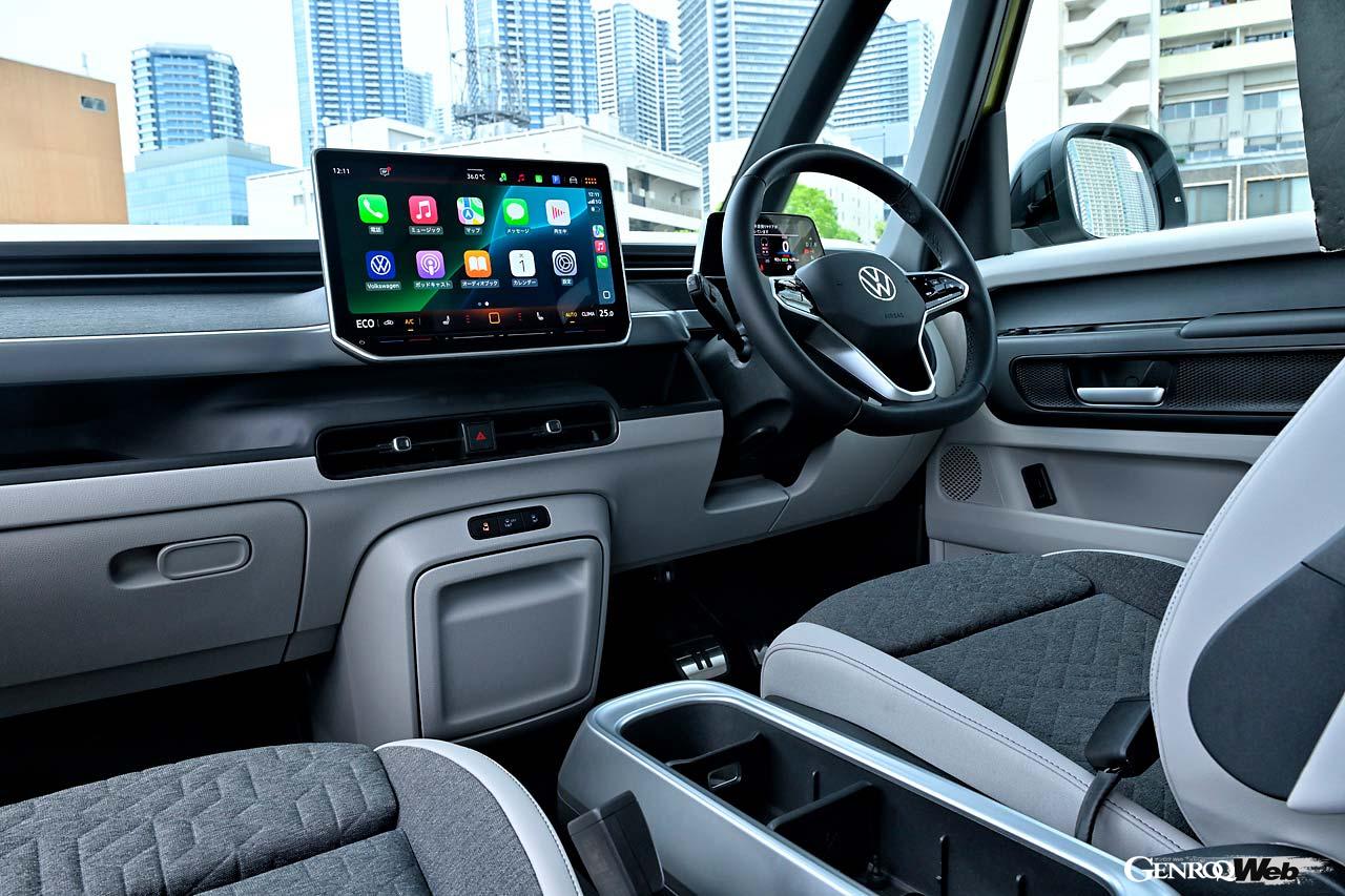 インパネはビジネスライクだが、センスのいい色使いや素材の配置もあって安っぽさは感じさせない。ナビは装備されず、Apple Car PlayやAndroid Autoの機能を利用する。