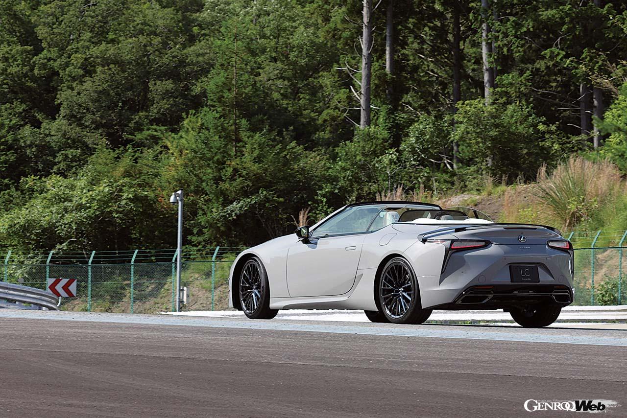 特別仕様車はクーペとコンバーチブルをそれぞれ100台限定で販売。そのうち50台はオーナーを対象に先行商談を行うという。