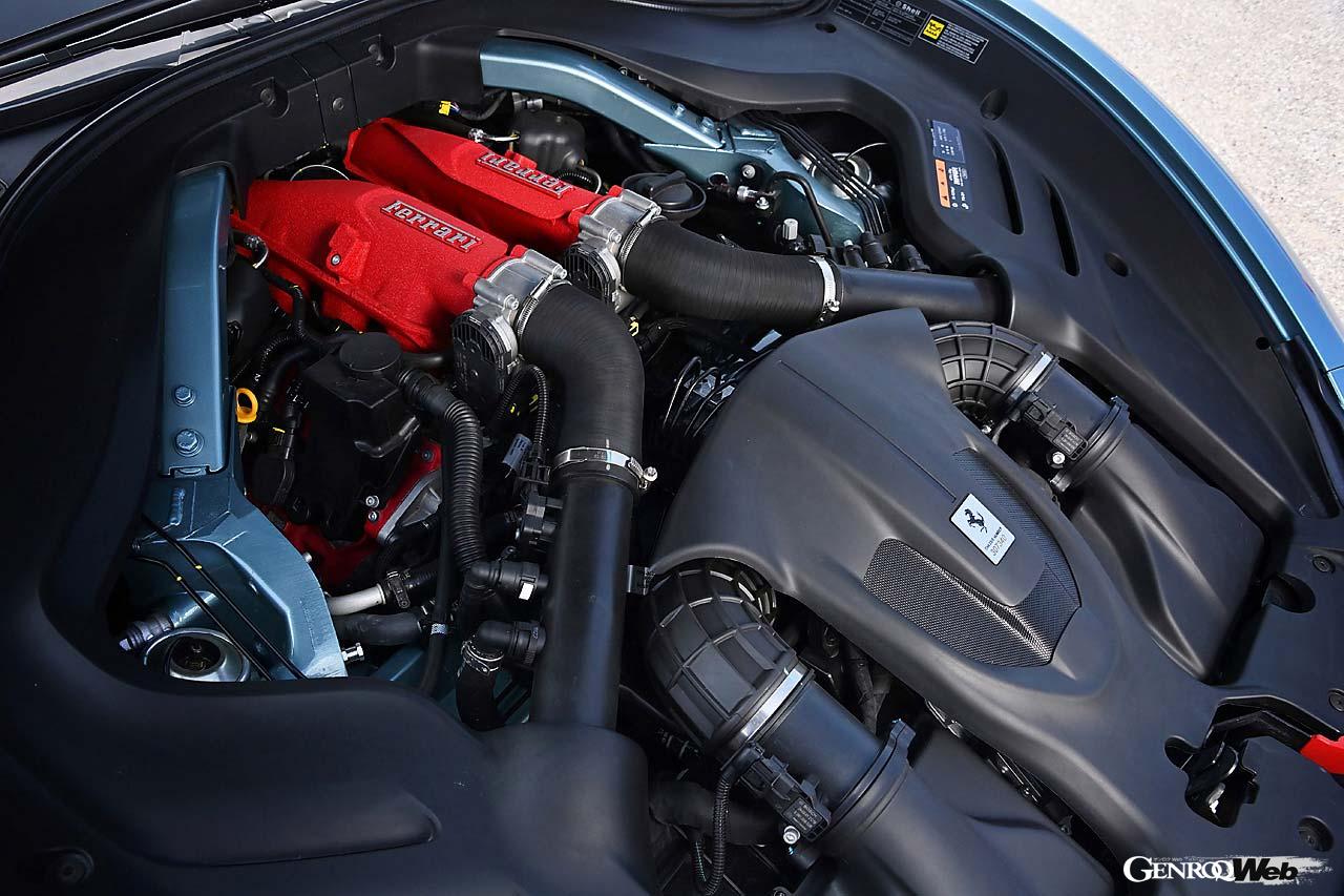 フェラーリの一時代を支えた名機、F154をフロントに搭載。驚くほどバルクヘッド側に食い込んでおり、完全なフロントミッドシップであることがわかる。