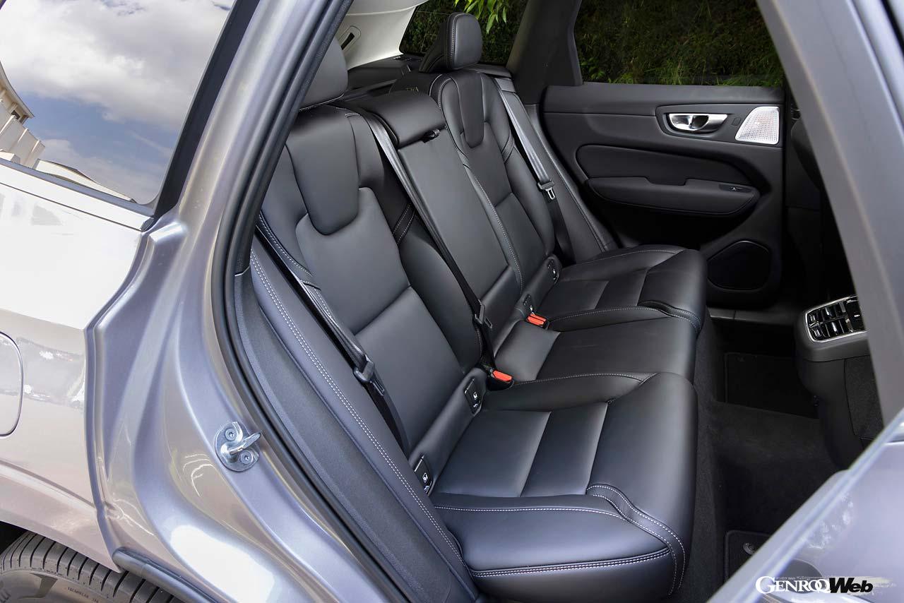 「ウルトラ」系グレードにはファインナッパレザーが標準装備、無償オプションとしてリサイクル素材とバイオ素材から作られる「ノルディコ」テキスタイルが用意される。