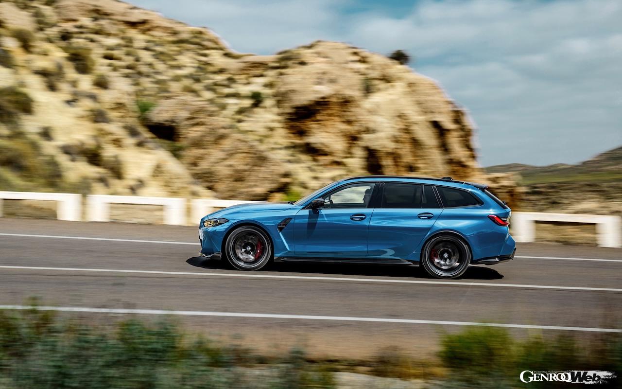 30台が限定導入される「BMW M3 CS ツーリング」の走行シーン。