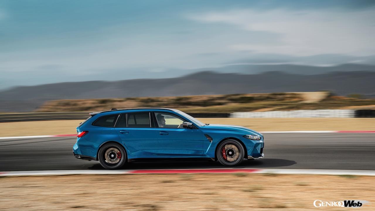 30台が限定導入される「BMW M3 CS ツーリング」の走行シーン。