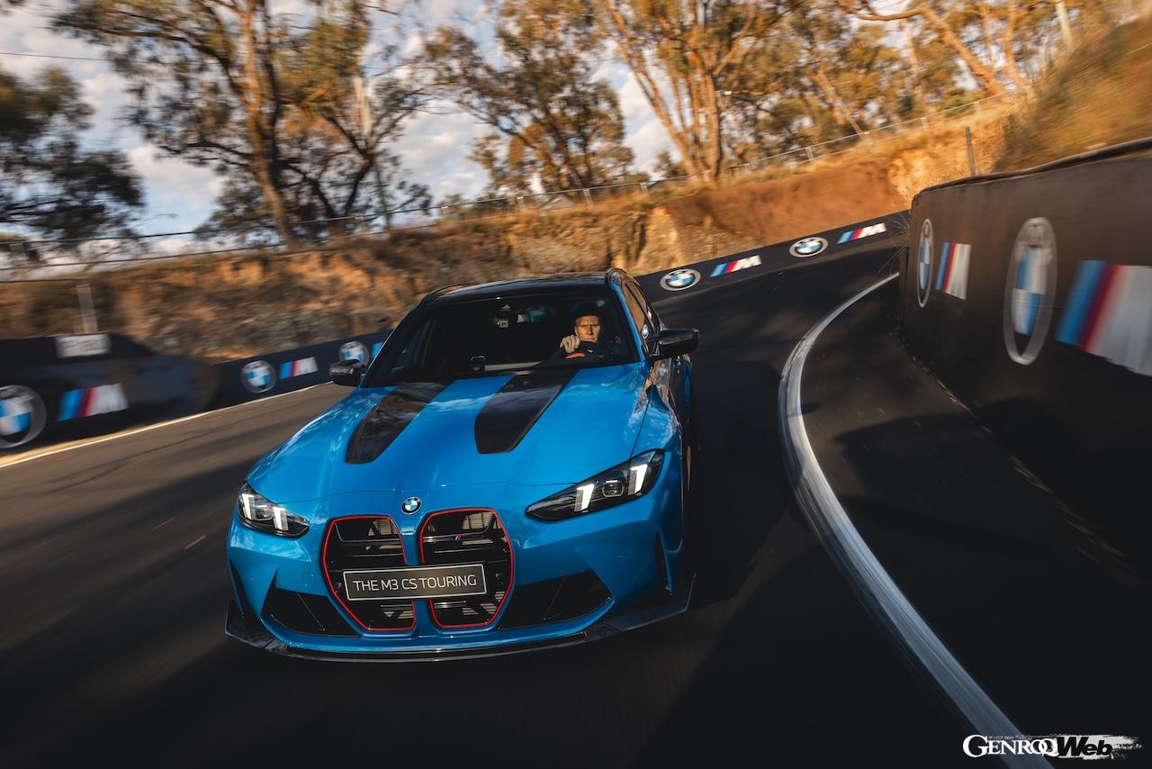 30台が限定導入される「BMW M3 CS ツーリング」の走行シーン。