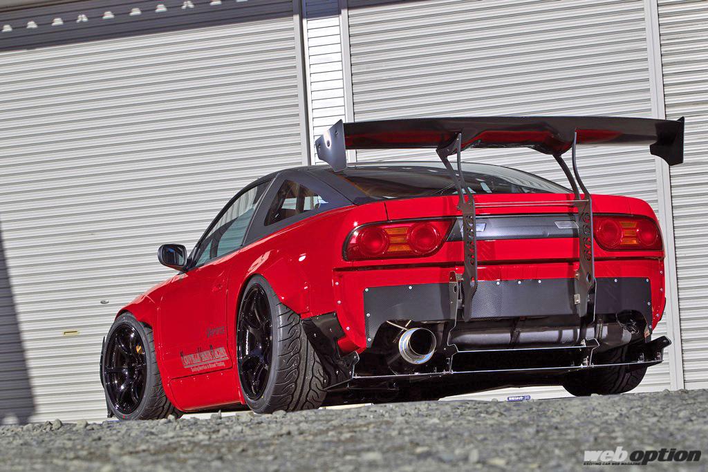 アメリカンV8エンジンを搭載する真紅の180SX」外装もロケットバニーで