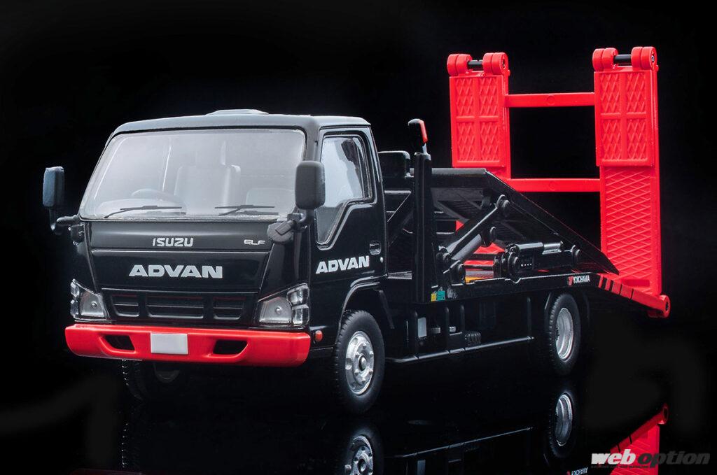 トミーテックの2台積み積載車に新展開！」アドバンカラー眩しい