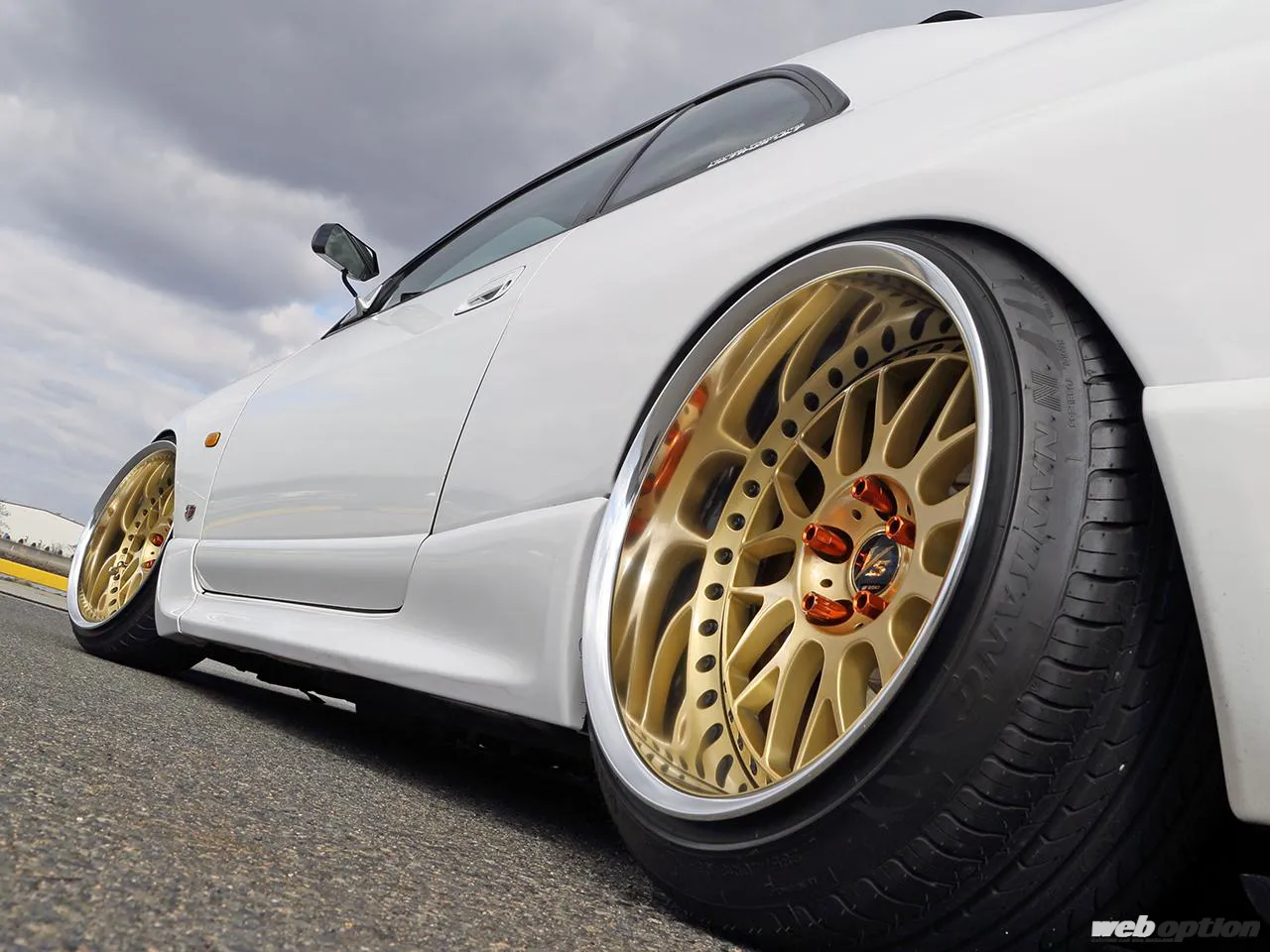 ターボ BCNR33でこの低さは漢すぎる！」実用限界ローダウンを目指した