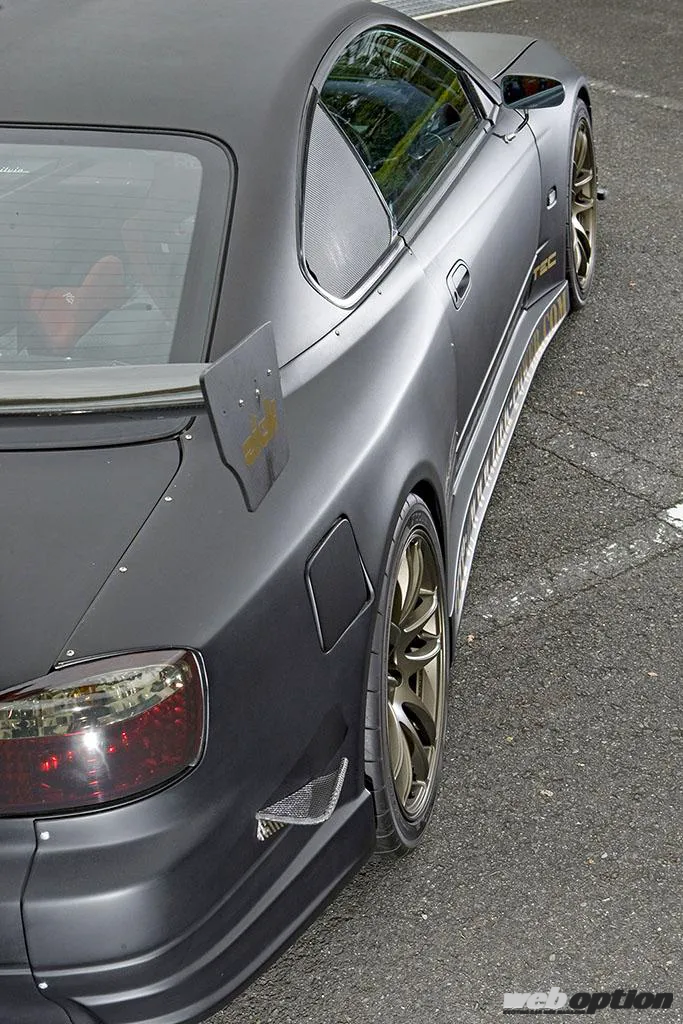 作り手のコダワリが見え隠れする漆黒のS15シルビア」至宝の2.2L改F1