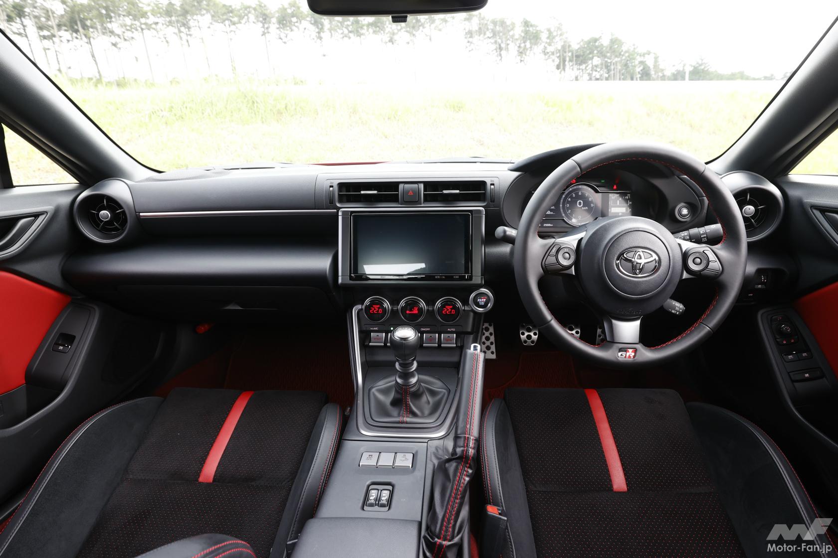新型トヨタGR86のインパネ