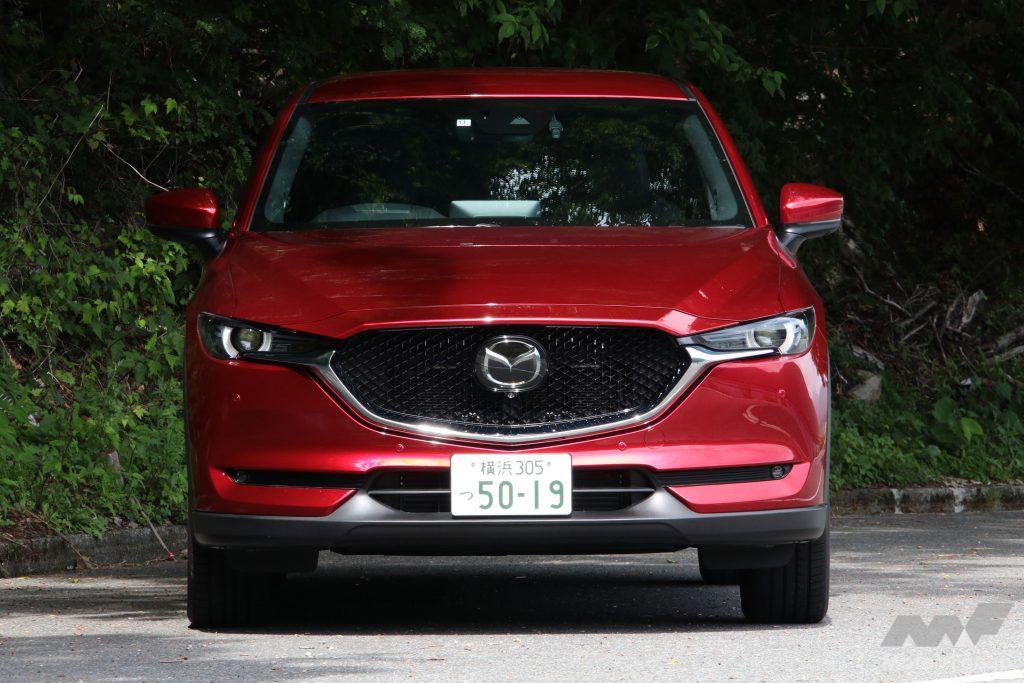 全幅：1840mm、フロントトレッド：1595mm