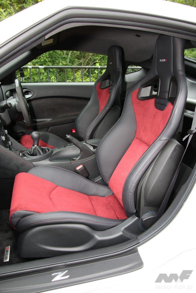 ニスモ専用のレカロ製スポーツシート。サイドエアバッグも内蔵する