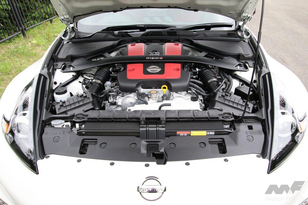 ニスモ専用チューニングが施されたVQ37VHR型3.7L V6自然吸気エンジン