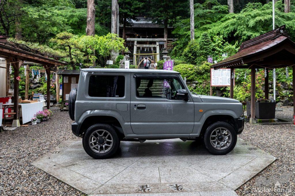 日光大室高龗神社 境内 お祓い  ジムニー