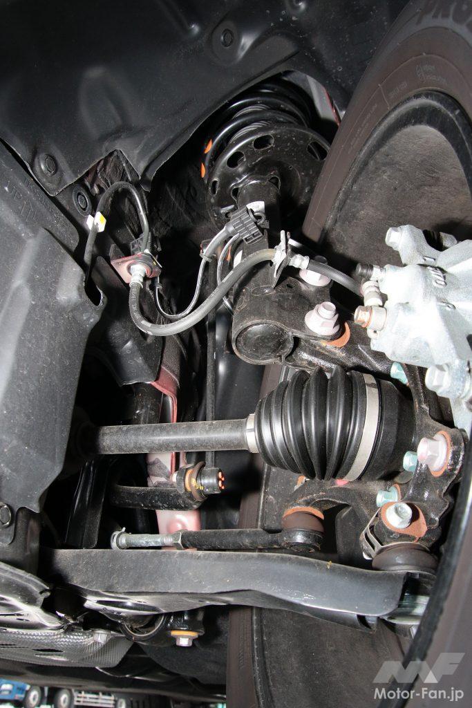 CX-5のフロントサスペンションはストラット式