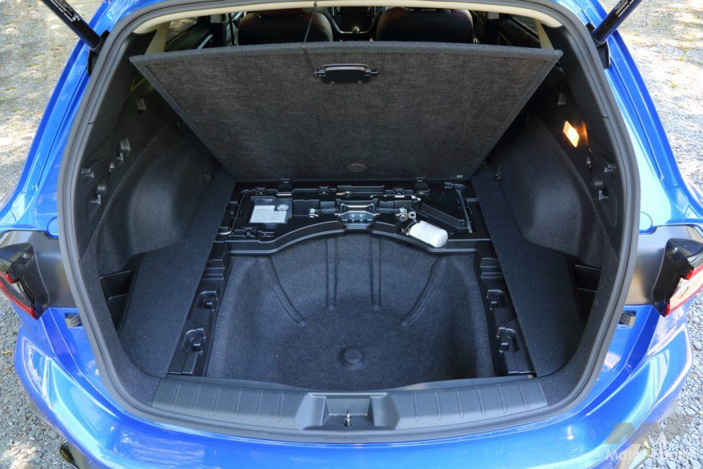 スバル レヴォーグの床下スペース