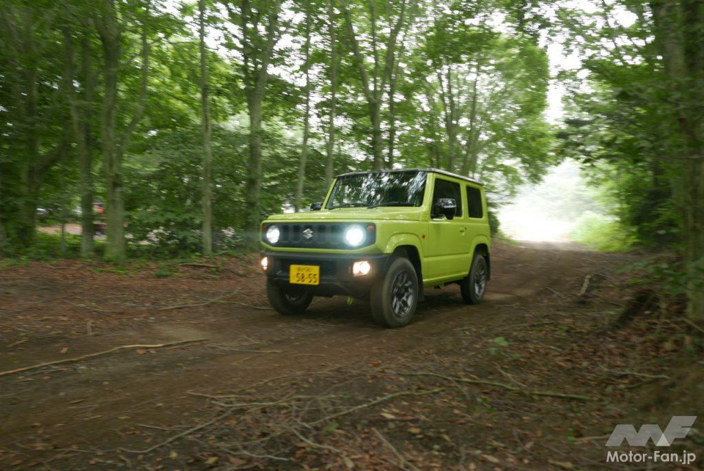 スズキ ジムニーの林道走行シーン