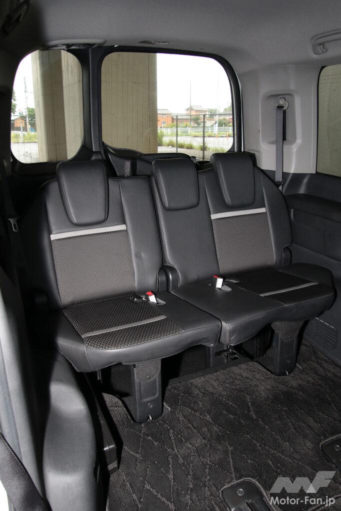 3列目は空間こそ頭上・足元とも10cm以上の余裕があるもののシートサイズは小ぶりで膝回りが完全に浮く