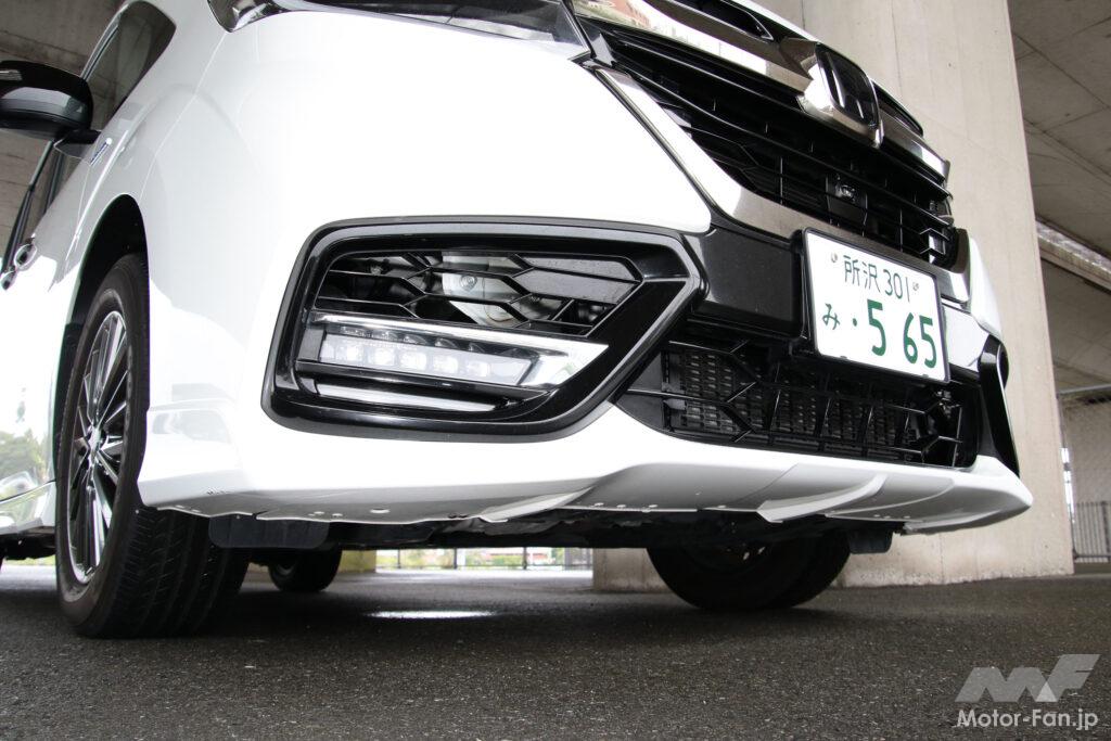 空気の流れを真っ直ぐに整えるフィンを備えた専用フロントバンパー