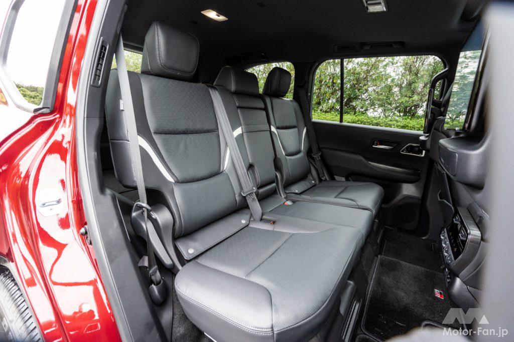 トヨタ ランドクルーザー GR SPORTの2列目席