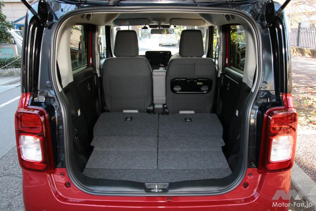後席を格納した状態の荷室。奥行き×幅×高さ＝136×89.5×89.5cm、開口部地上高は68cm（筆者実測）