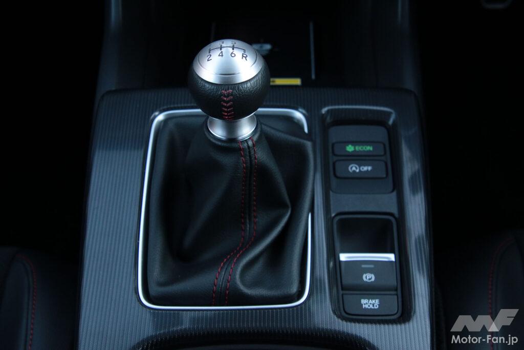 新型シビックEXの6速MT。パーキングブレーキは先代に続き電動式