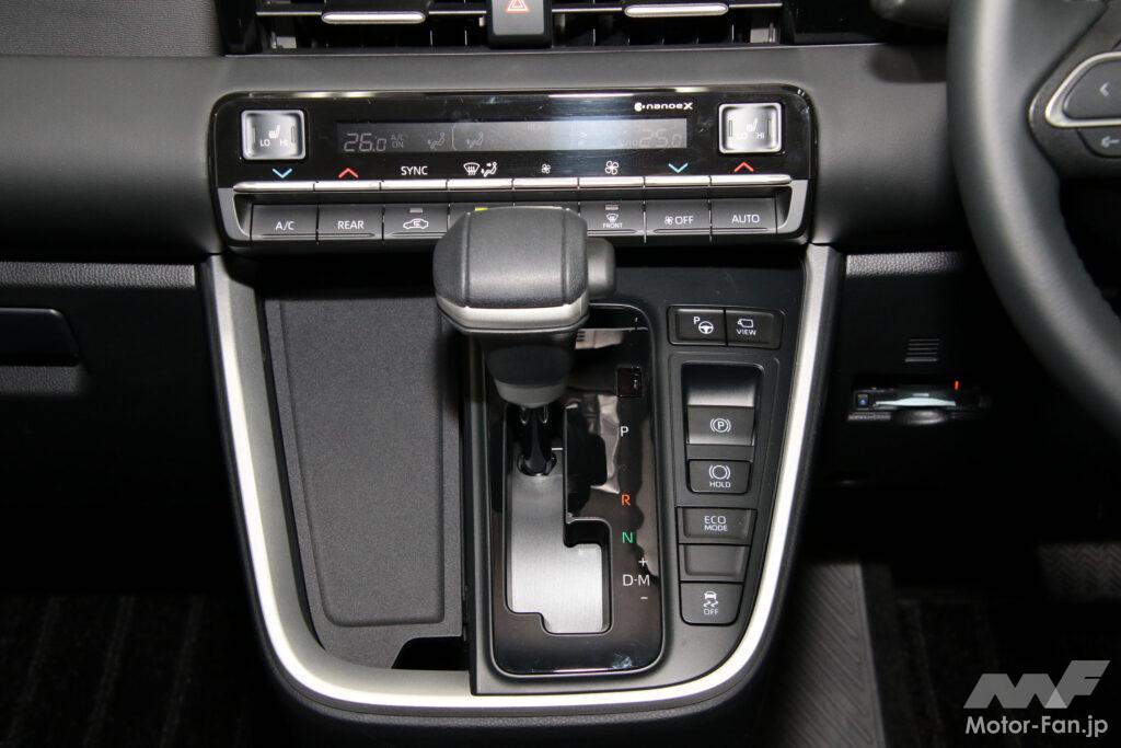 通常のゲート式シフトレバー。写真はヴォクシーS-G(ガソリン車)