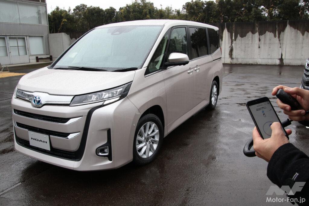 回し続けている間だけ車両が動く。走行軌跡は通常のアドバンストパークと同様