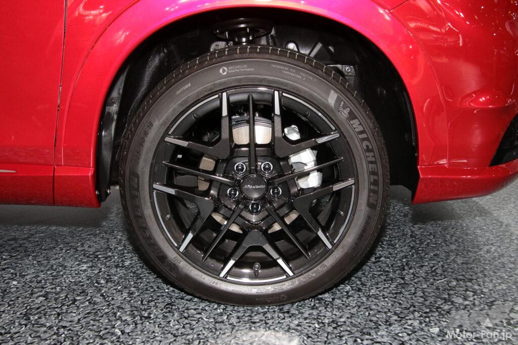 18インチアルミホイールは今回も剛性バランスを重視して作られた専用品