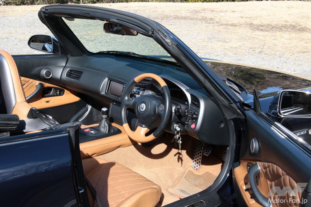 ホンダS2000ジオーレのインパネは中央が奥まった形状で上側への出っ張りも少ない