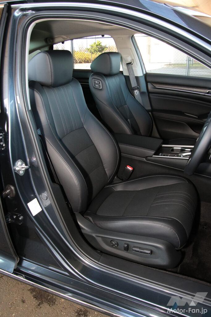 前席もサイズ・フィット感・ホールド性とも良好。現在設定されているシート表皮はブラック本革のみ