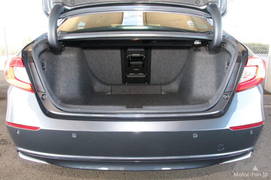 容量573Lのトランクルーム。奥行き×幅×高さは115×137×55.5cm、開口地上高62cm（いずれも筆者実測）