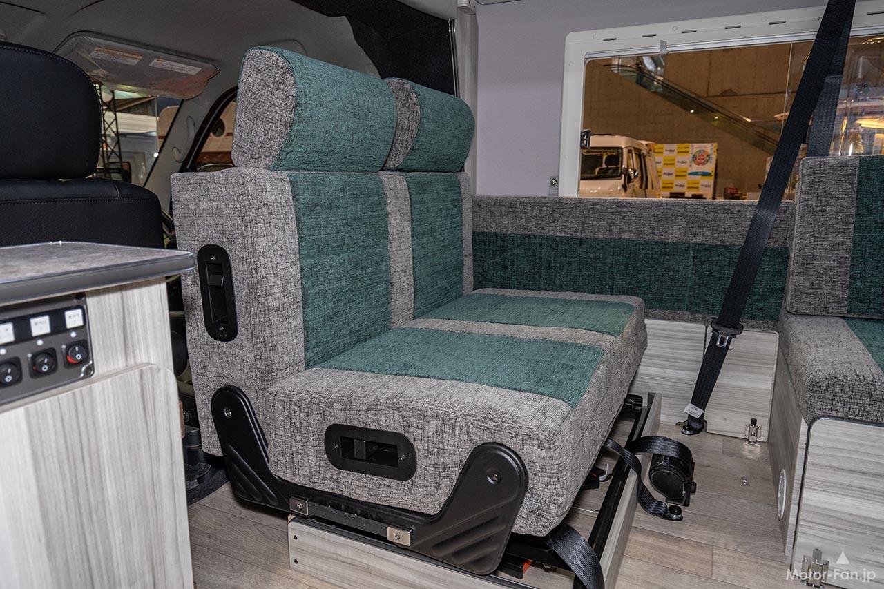 キャンピングカー