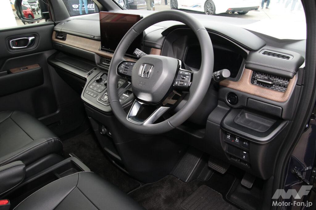 エイジングレザー調インテリアパネルで控えめな上質感を演出。インパネ中央上部は11.4インチのホンダコネクトナビ