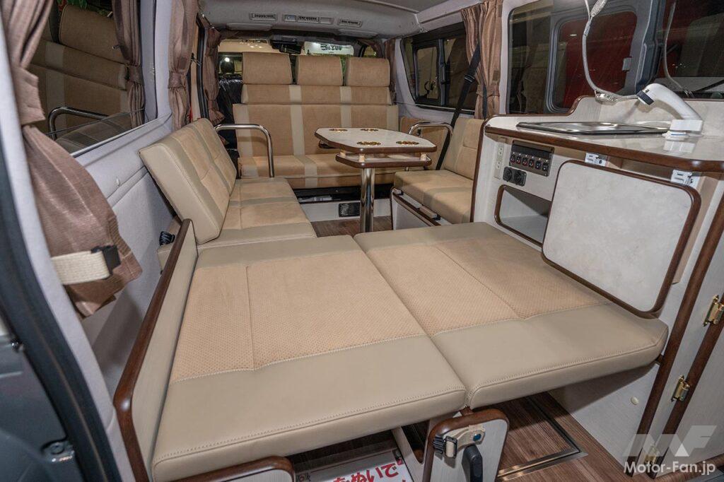 キャンピングカー