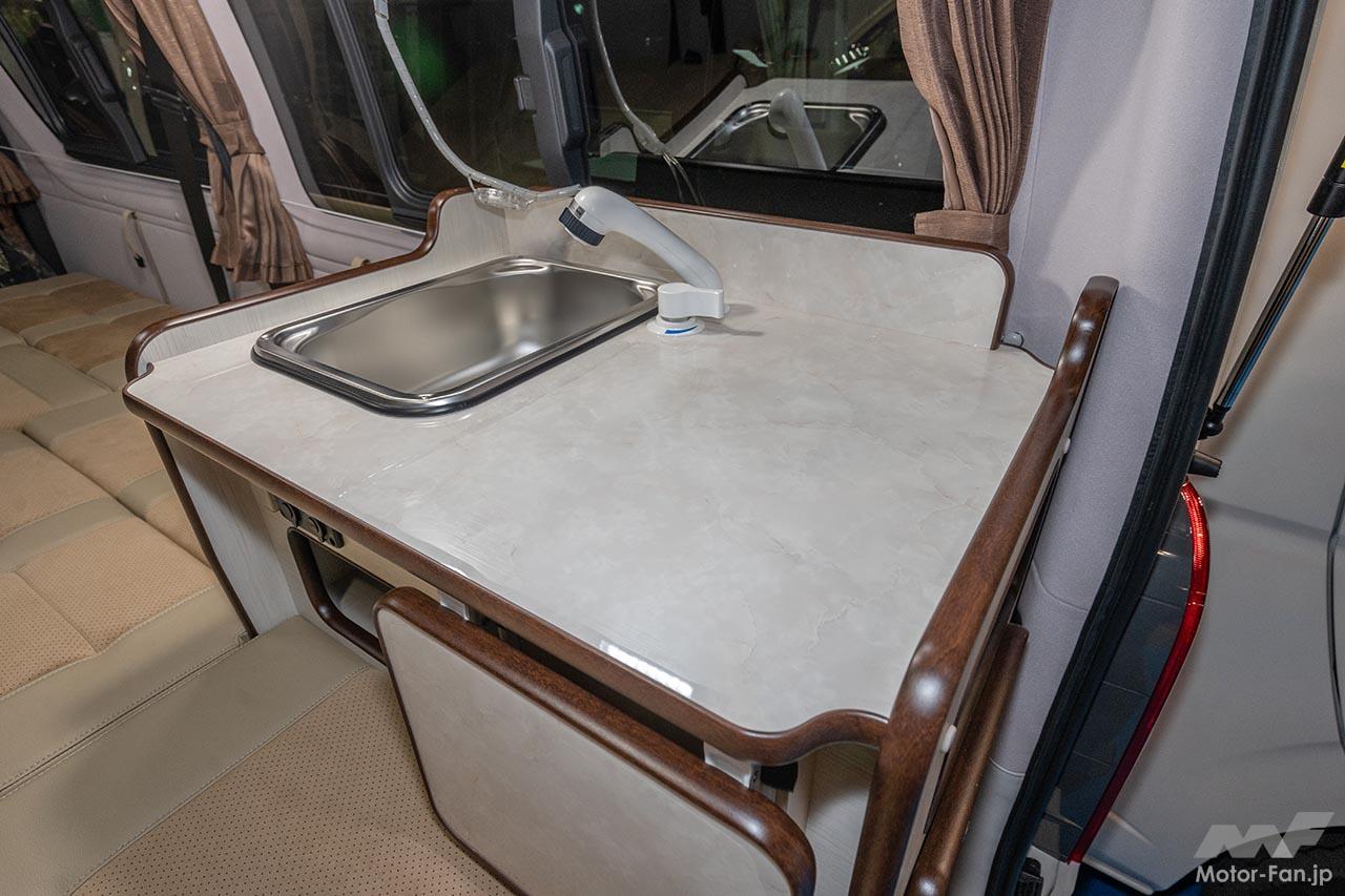 キャンピングカー