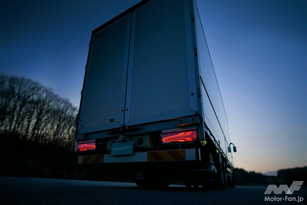 三菱ふそう 大型トラック「スーパーグレート」に新型LEDリア