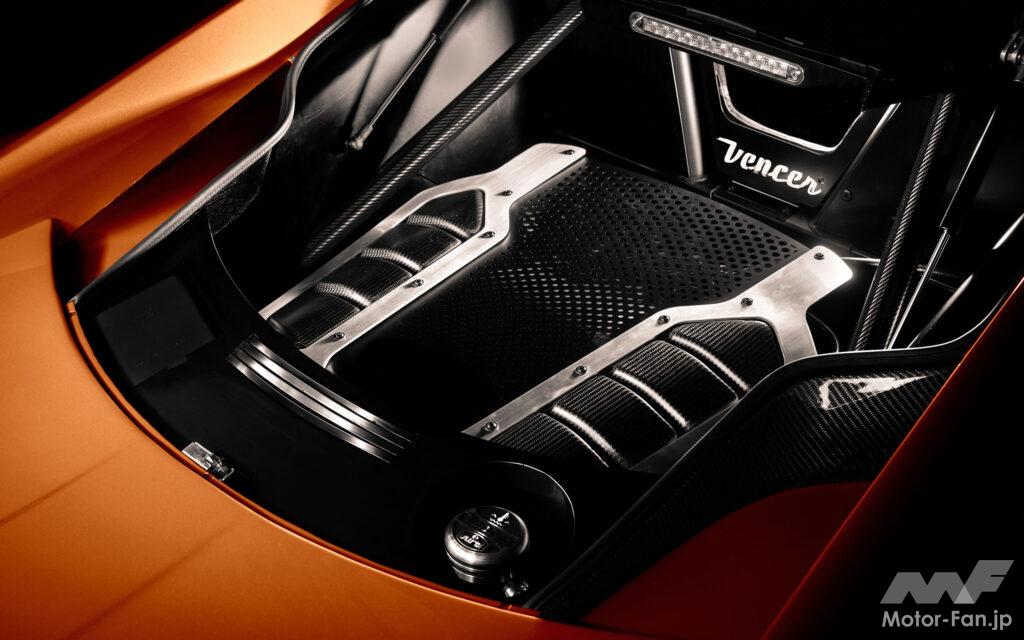 ミッドに搭載されるスーパーチャージャー付き6.3L V8エンジン