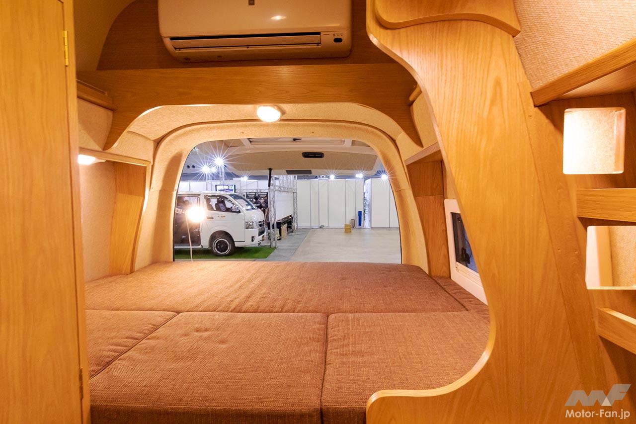 キャンピングカー