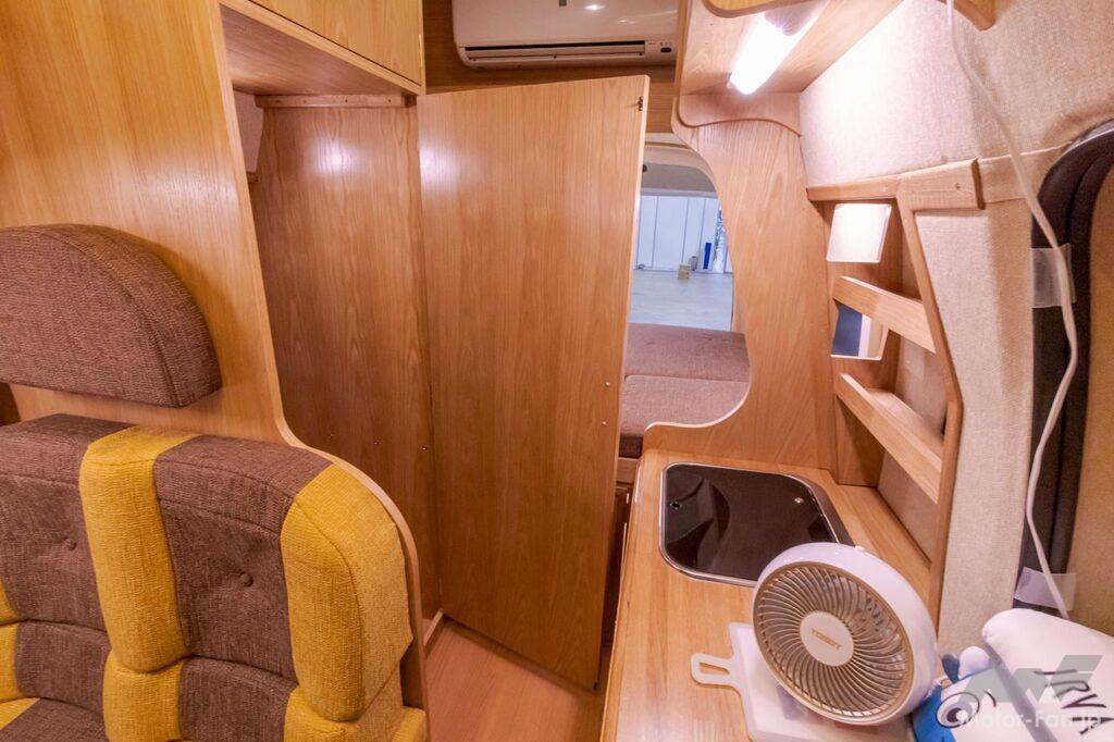 キャンピングカー